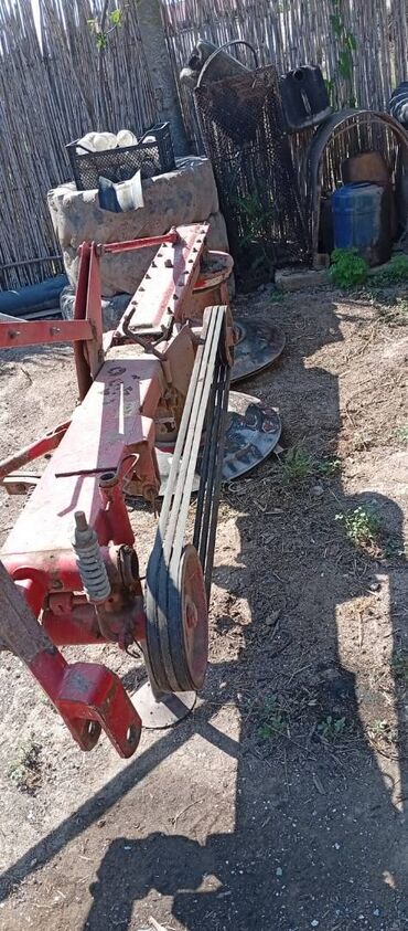 Ot biçənlər: Salam Rotor ot biçən satilir tam işlək vəzyətdə heç bir prablemi