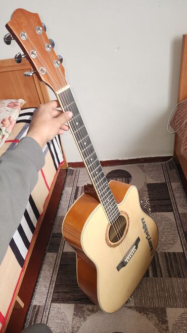чехлы для гитары: Продаю Гитару в хорошем состоянии в комплекте есть чехол и ремень