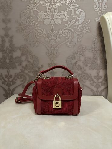 сумки красные: Продаю стильную сумку D&Gкачество Lux,кожа. Цена окончательная