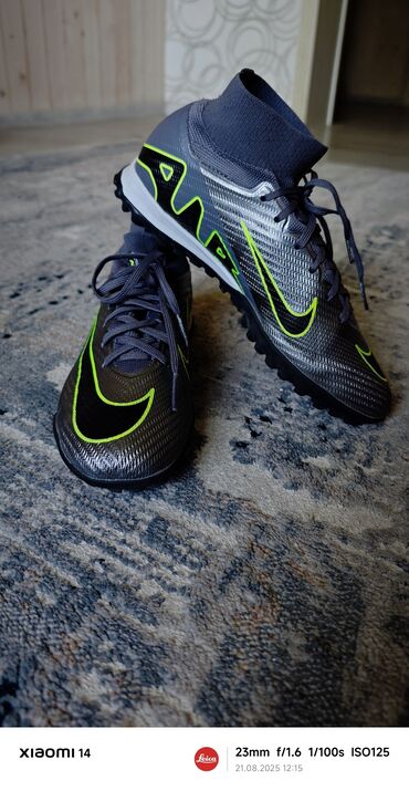 зальники для футбола: Футбольные бутсы Nike серого цвета с салатовыми и черными акцентами