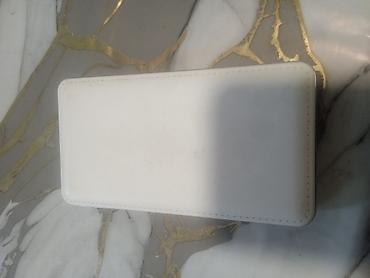 bluetooth qulaqcıq: Ağ rəngli portativ enerji bloku (power bank) - Kompakt düzbucaqlı — 4