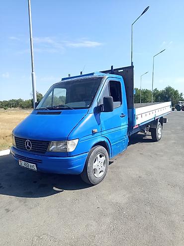 грузовой авто: Грузовой бортовой автомобиль Mercedes‑Benz, грузоподъёмность 3 т — 3