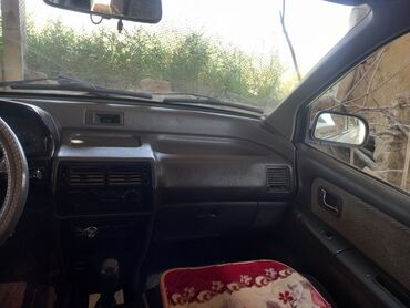 Другие автомобили: Просторный минивэн белого цвета с рейлингами на крыше — 9