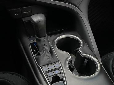 из дубая: Toyota Camry: 2022 г., 2.5 л, Гибрид — 1