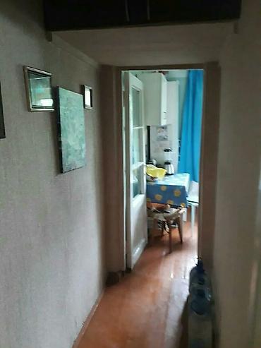 проходной: 2 комнаты, 44 м², ул. Чынгыз Айтматова Хрущевка, 4 этаж, Старый ремонт — 9