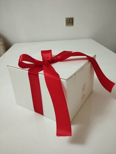 Digər aksesuarlar: Kutu hədiyə ücunicərsində etketidə var