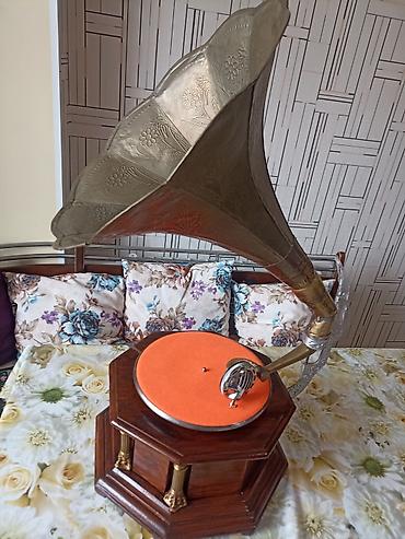 gramofon: Antik üslublu qrammofon - Korpus: çoxbucaqlı formaya malik massiv — 5