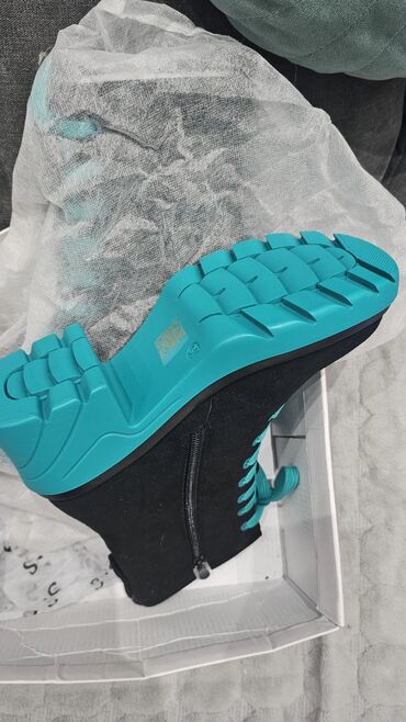 Kompleti: Komplet torba + obuća u crvenim tonovima. - Torba 1: crvena kožna — 9