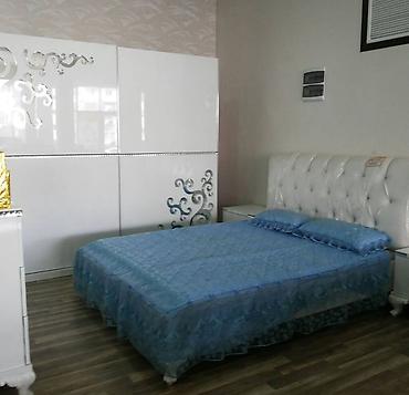 bar stulari: Mebel dəsti - Rəng: ağ (şüşə və xrom detallarla), divan – tünd mavi — 6