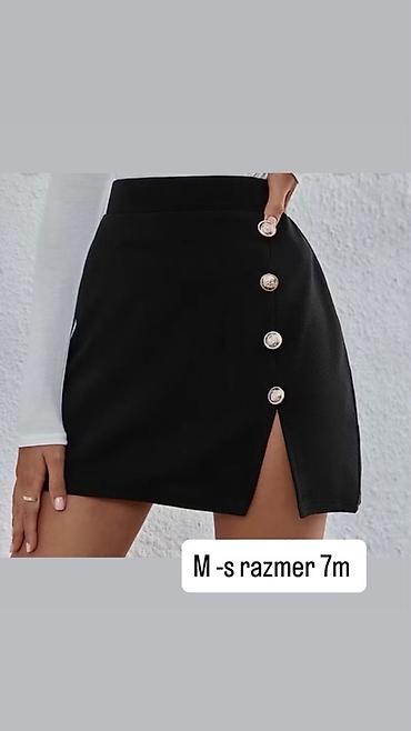 Qara mini yubka - Dizayn: Yan hissədə dekorativ sırayla 5 ədəd gümüşü lalafo.az -da Qara mini yubka - Dizayn: Yan hissədə dekorativ sırayla 5 ədəd gümüşü