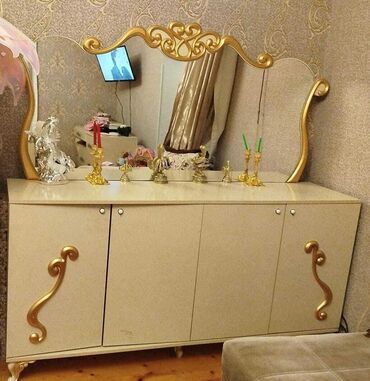 Dolablar: Açılan, 4 qapılı Düz dolab, Servant