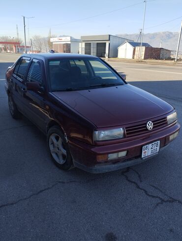 Volkswagen: Volkswagen Vento: 1993 г., 1.8 л, Механика, Бензин, Седан