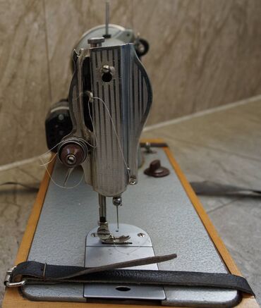 Qədim tikiş maşınları: Tikiş maşını "Podolsk 2M-33" Təzə vəziyyətdə, çox az istifadə olunmuş — 17