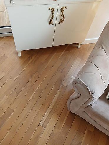 - Təbii ağac parket döşəmə - Material: sərt ağac (rəng palitrası