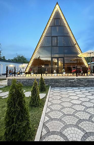 Bağ evlərinin kirayəsi: Dağ menzereli İsti hovuzlu A-frame ev Evin heyetinde ayrica bisetka — 1