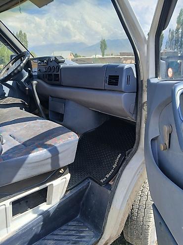 эшке: Жеңил жүк ташуучу унаа, Mercedes-Benz, Стандарт, 2 т, Колдонулган — 4