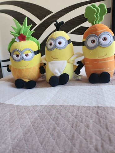 Oyuncaqlar: Minions yumşaq oyuncaqlar Ananas, banan və yerkökü. Hər biri 9 azn