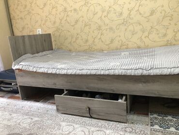 Односпальные кровати: Односпальная кровать, Б/у, С ящиком для хранения, длина - 200 см at lalafo.kg Односпальные кровати: Односпальная кровать, Б/у, С ящиком для хранения, длина - 200 см