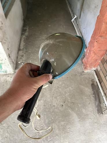 projektorlar: Köhnə tip əl proyektoru/spot işıq (şəbəkə ilə). - Korpus: metal — 2