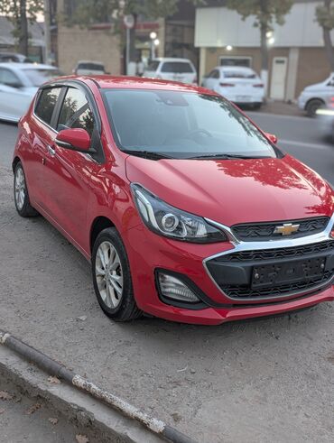 машина в росрочку: Chevrolet Spark: 2019 г., 1 л, Вариатор, Бензин, Хэтчбэк