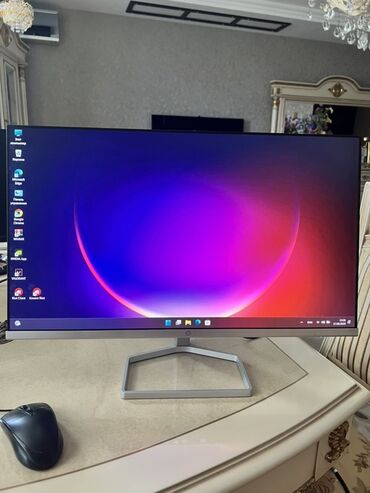 monitör: HP LED monitor - Zərif, nazik çərçivəli dizayn və metalik üçbucaq