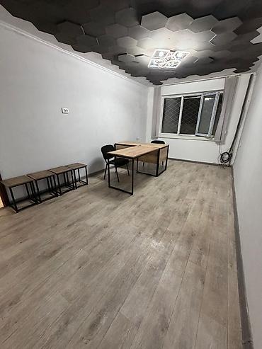 Аренда офисов: Аренда офисов, 45 м², В жилом комплексе, С видом на горы, 1 линия, С отдельной кухней — 1