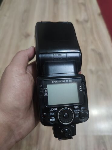 Продаю вспышку Nikon SB-700, вспышка работает, только есть ошибка по