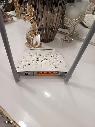 modem router tp link: TP-Link Wi‑Fi router - Model: TP-Link (üzərində brend loqosu var) - — 2