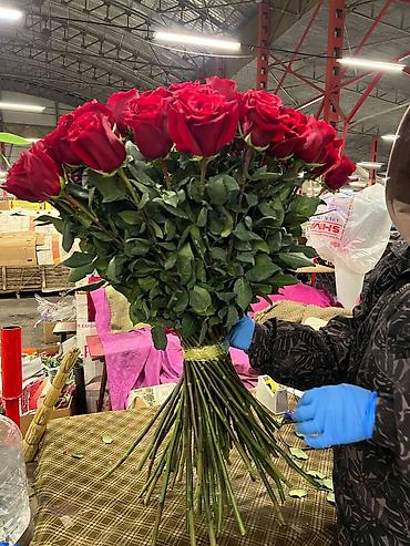 Букеты из живых цветов: Авторские букеты из свежих цветов - Розы премиум-класса (крупный — 25