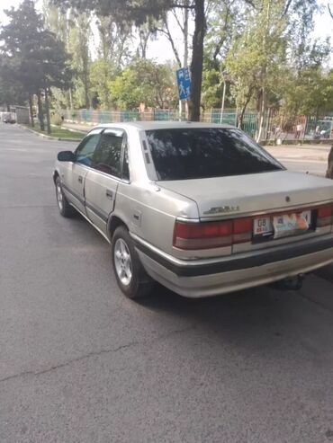 мазда familia: Mazda 626: 1989 г., 2.1 л, Механика, Бензин, Седан