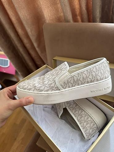 krosofka: Michael Kors qadın slip-on krossovkaları

36 razmrr — 3