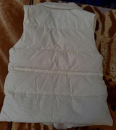 qar geyimi: Qadınlar üçün zərif ağ şişmə jilet - Rəng: qar ağ - Material: yumşaq — 2