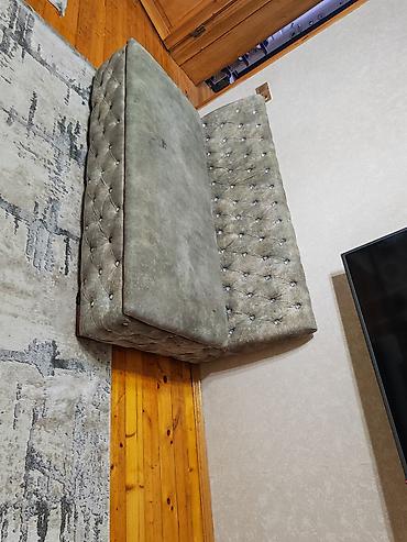 divan üçün parcalar: Qaşlı düyməciklərlə kapitone işlənmiş, yumşaq velvet/parça üzlü — 3