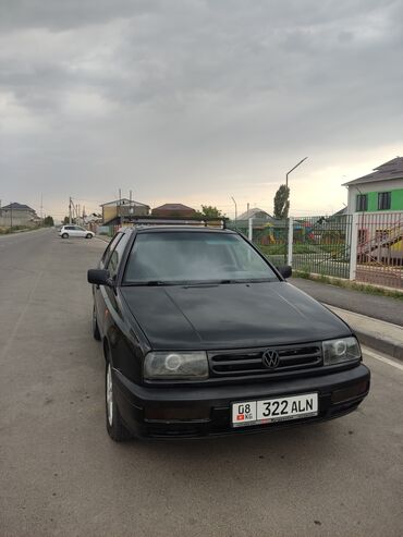 машина вента: Volkswagen Vento: 1994 г., 1.8 л, Механика, Бензин, Седан