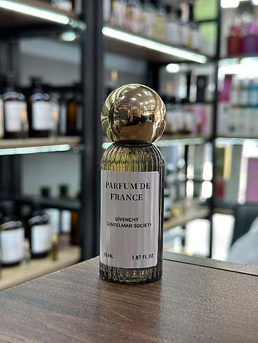 parfum vitrine: Məhsul: Niş və selektiv ətir nümunələri və kompozitları Təsvir: - — 4