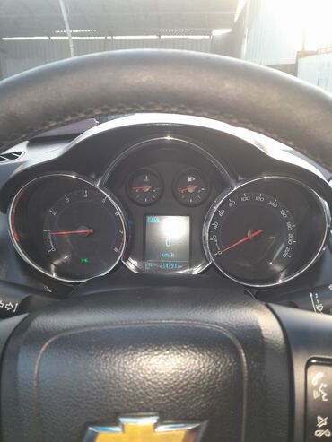 Chevrolet: Chevrolet Cruze: 1.8 l | 2013 il 214791 km Sedan — 9