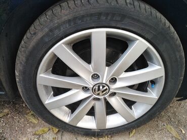 Gume i felne:  Prodajem original VW alu felne 17 (7Jx17, model Porto). Promer rupa