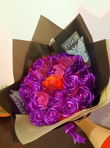 Hədiyyələr: Lentdən solmayan güllər bənövşəyi rəngli, 21 ədədli gül buketi 14 -da lalafo.az — 7 Hədiyyələr: Lentdən solmayan güllər bənövşəyi rəngli, 21 ədədli gül buketi 14 — 7