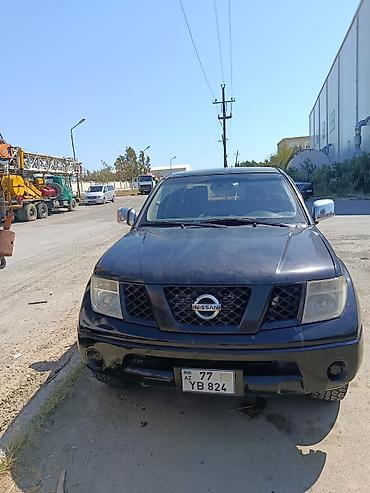 Nissan: Nissan Navara (D40) pikap - Gövdə: 4 qapılı Double Cab, qara rəng - — 1