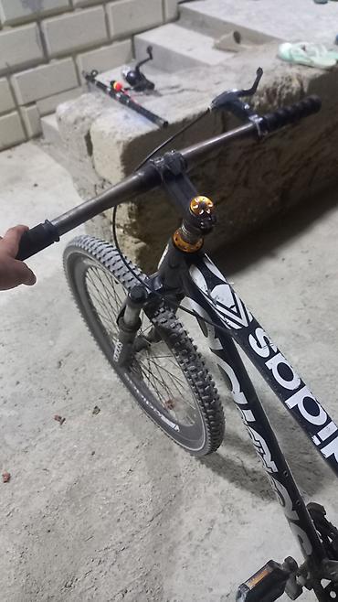 İdman velosipedləri: Velosiped – dağ tipli, 26" təkərli Xüsusiyyətlər: - Çərçivə — 3