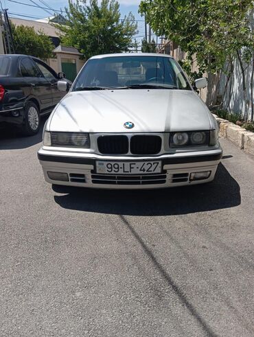 BMW: BMW 130: 2 l | 1992 il Sedan