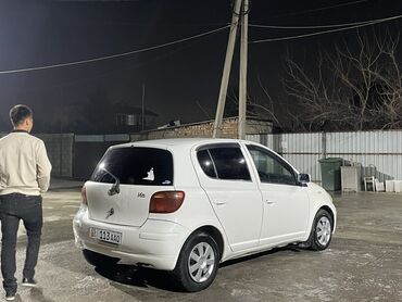 Toyota: Toyota Vitz: 2002 г., 0.1 л, Автомат, Бензин, Седан