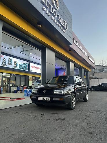 Volkswagen: Volkswagen Vento: 1993 г., 1.8 л, Механика, Бензин, Седан — 4