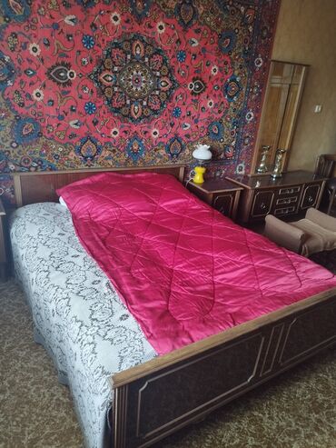 işdənmiş mebel: Taxt satilir. kocle elaqedar satilir. 9 cu mkrda yerlesir