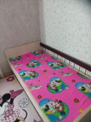 tek adamliq yataq: Oğlan və qız üçün, Çarpayı, Bazasız, Matras ilə, Siyirməsiz