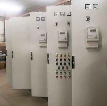 Digər elektrik malları: Elektrik paneli, müxtəlif elektrik dövrələrini idarə etmək və qorumaq — 12