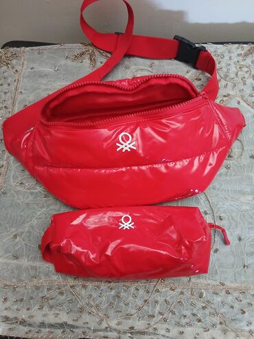 manual kaisevi: Material: Patent leather