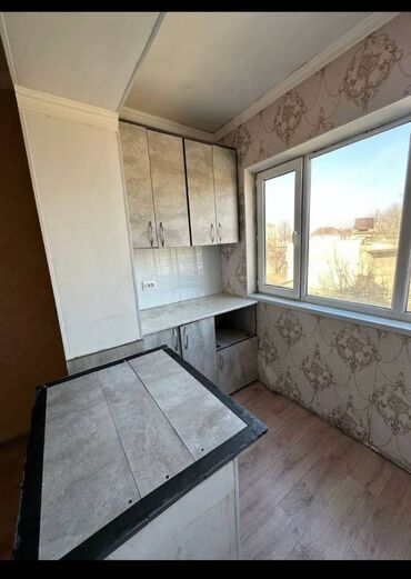 продаю квартира достук: 1 комната, 40 м², 105 серия, 2 этаж, Евроремонт