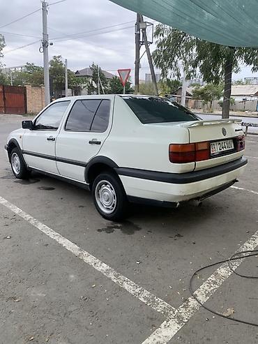 vento: Volkswagen Vento: 1993 г., 2 л, Механика, Бензин, Седан — 1