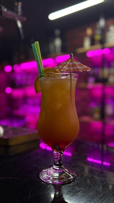 otel xadime: Barmen, 24 yaş, 5 ildən artıq təcrübə — 4